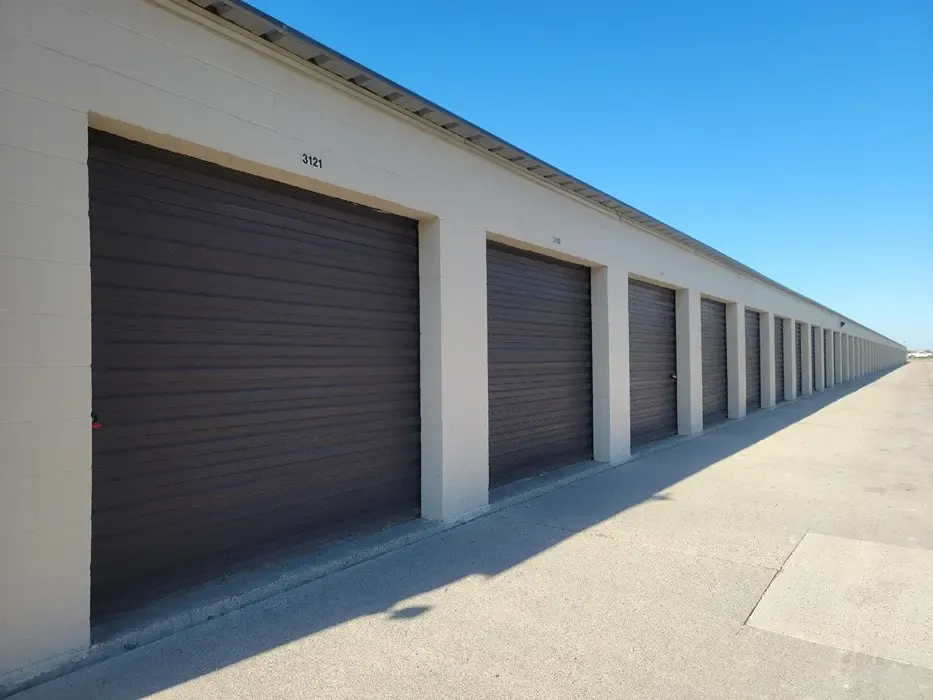 Right Move Storage-Memorial Blvd Drive up storage