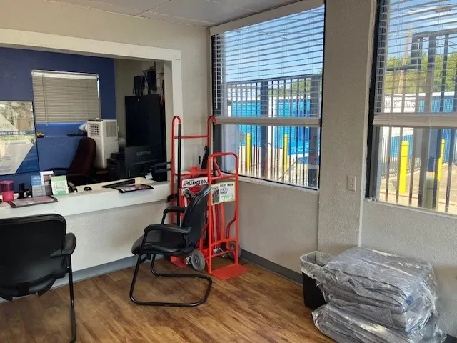 Right Move Storage - Ft. Worth Northwest the office area