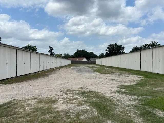 wide lanes Huffmeister Boat & RV Storage