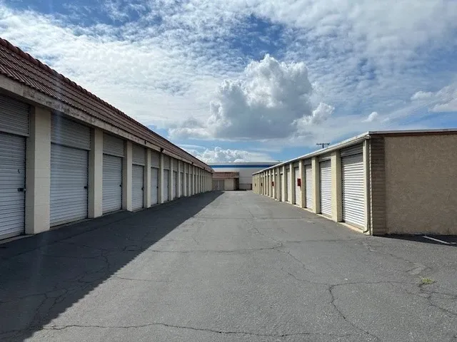 Ramona Mini Storage drive up access