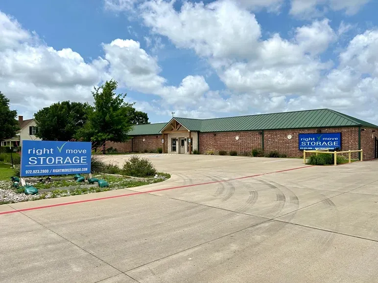 Right Move Storage - Waxahachie entrance to storage