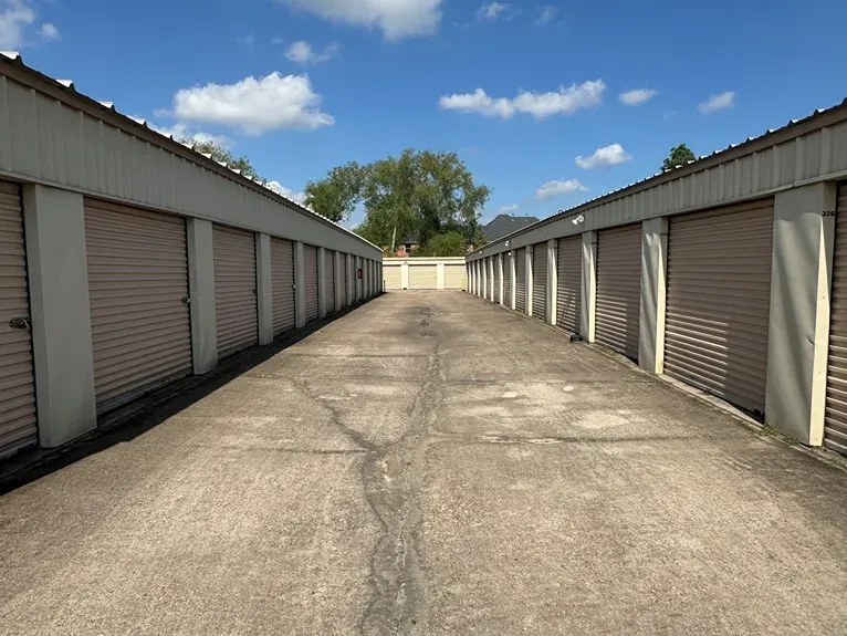 Stor-It-4 Less many outdoor storage units