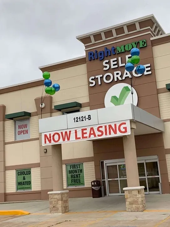 entrance to right move self storage