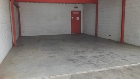 Texan Storage covered loading dock